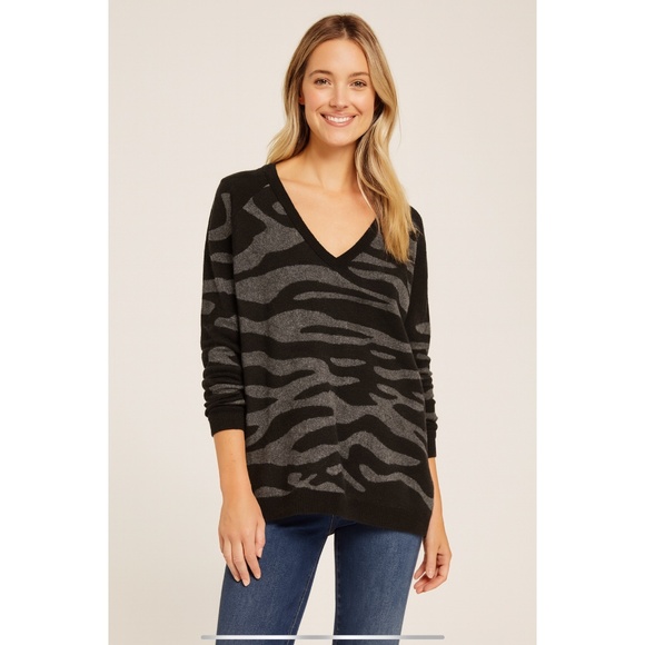 JUMPER 1234  CASHMERE SWEATER ANIMAL PRINT V NECK SLOUCHY QUIET LUXURY BOHO US 8 - Picture 1 of 11